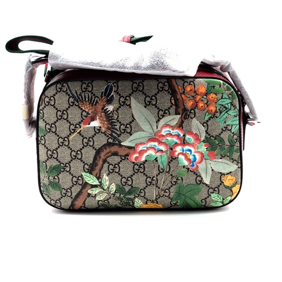 βSOLDβGucci Tian Supreme Medium Camera Crossbody - Picture 4 of 8